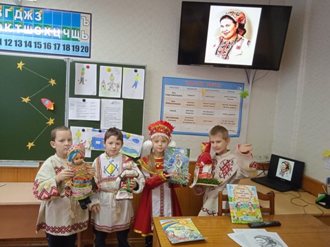 Сегодня в пришкольном лагере &amp;quot;Солнышко&amp;quot;, прошло мероприятие, приуроченное к 100 летию эрьзянской сказительницы Серафимы Люлякиной..