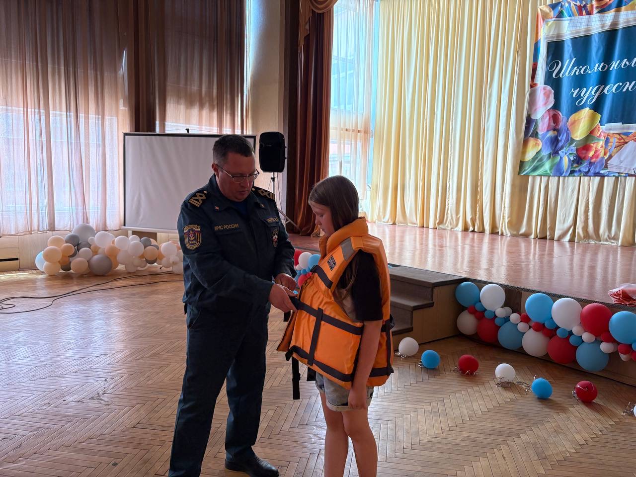Беседа с МЧС о правилах безопасности на воде.