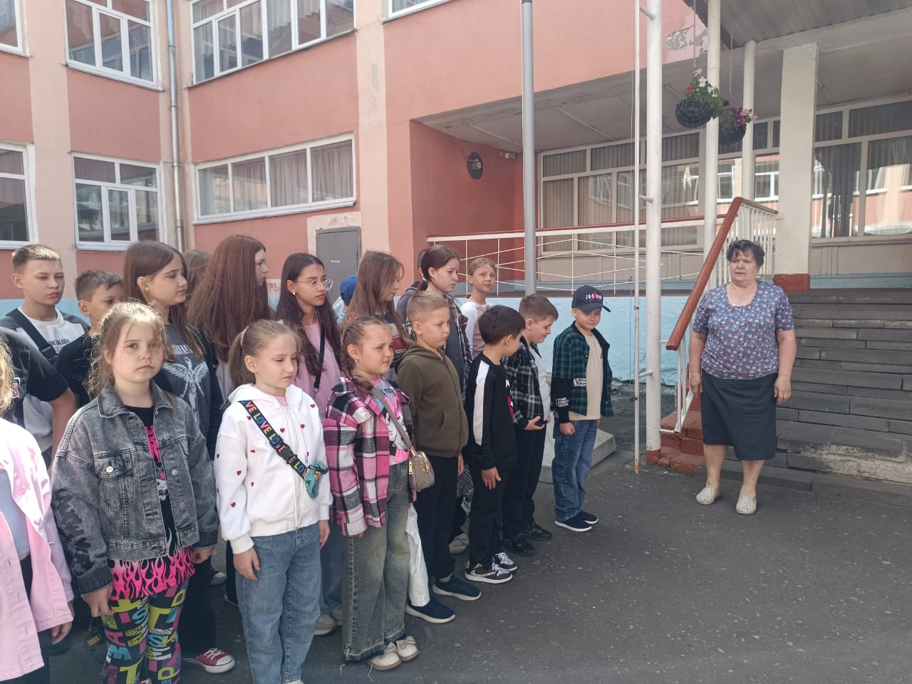 Открытие пришкольного лагеря.